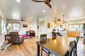 Interior - 5 Mi to Arches NP: Canyon-view Hideaway w/ Deck! (Moab)