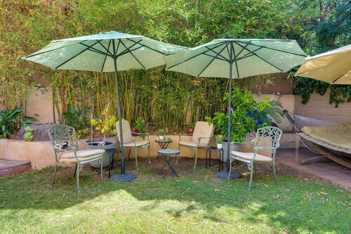 Studio w/ Hot Tub Access, 4 Mi to Sofi Stadium
