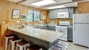 Unclassified image, 5 of 30, button - Walk to Village: Cozy Cabin in Pine Mountain Club! (Pine Mountain Club)