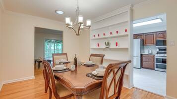 House (3 Bedrooms) | Interior