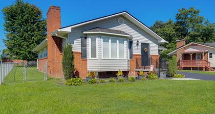 Charming Kingsport Home w/ Spacious Fenced Yard!