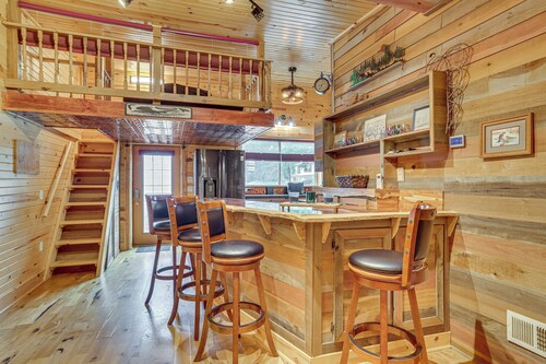 Steps to Marina & Beach: Couples Cottage in Pepin