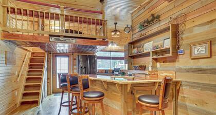 Steps to Marina & Beach: Couples Cottage in Pepin