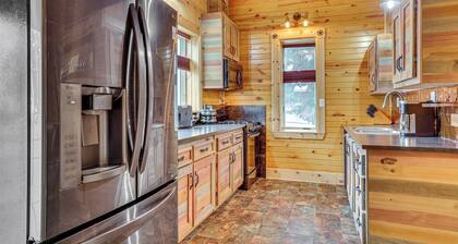 Steps to Marina & Beach: Couples Cottage in Pepin