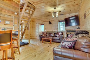 Apartment (0 Bedroom) | Interior - Steps to Marina & Beach: Couples Cottage in Pepin (Pepin)