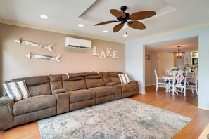 House (2 Bedrooms) | Interior - 'lakeside Haven' w/ Deck & Views in Jefferson! (Jefferson)