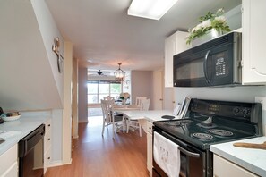 House (2 Bedrooms) | Interior - 'lakeside Haven' w/ Deck & Views in Jefferson! (Jefferson)