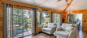 Fishing & Boating Paradise: St Lawrence River Home