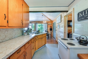 House (2 Bedrooms) | Interior