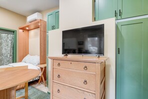 Apartment (0 Bedroom) | Interior