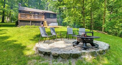 Hot Tub + Deck: Cabin Hideaway in Brown County