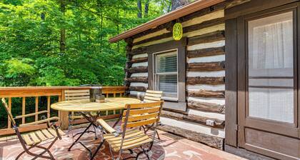 Hot Tub + Deck: Cabin Hideaway in Brown County