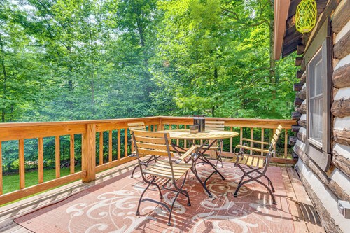 Hot Tub + Deck: Cabin Hideaway in Brown County