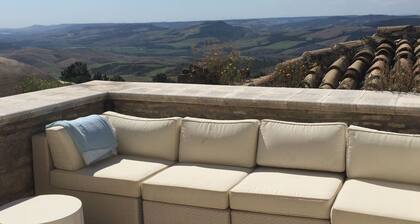 Charming house with stunning views in enchanting Irsina !