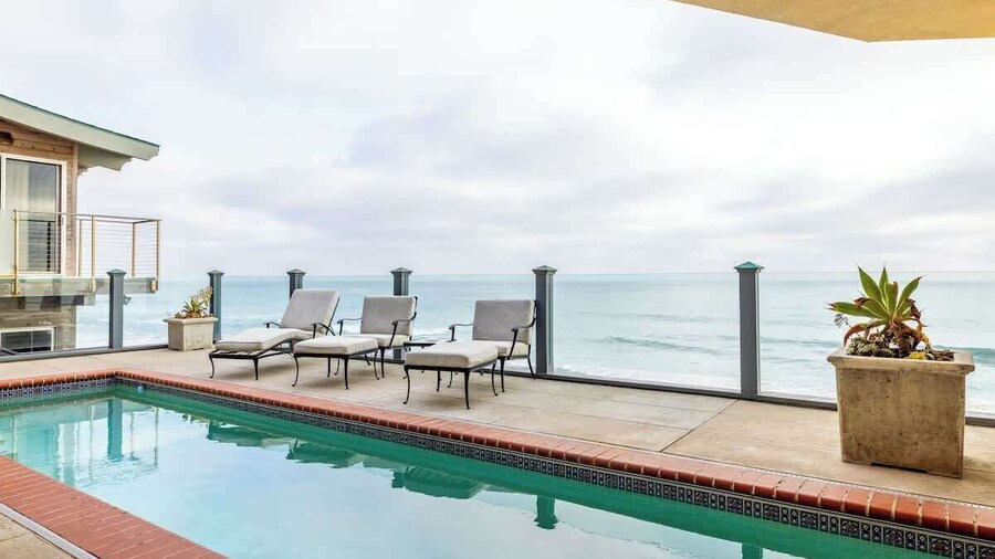 4 Bedroom With Pool in Oceanside