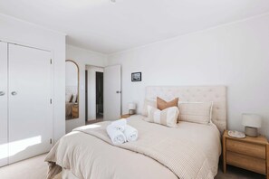 3 chambres, fer et planche à repasser, Wi-Fi, draps fournis