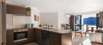 Cosy Mount Base King Bed, Ensuite & Top Location