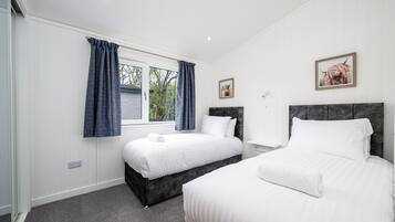 Villa | 4 bedrooms, laptop workspace, iron/ironing board, bed sheets