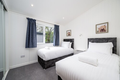 Paddock Lodges Executive 4 Bed Villa