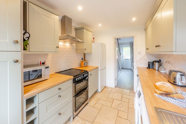 Microwave, dishwasher, coffee/tea maker