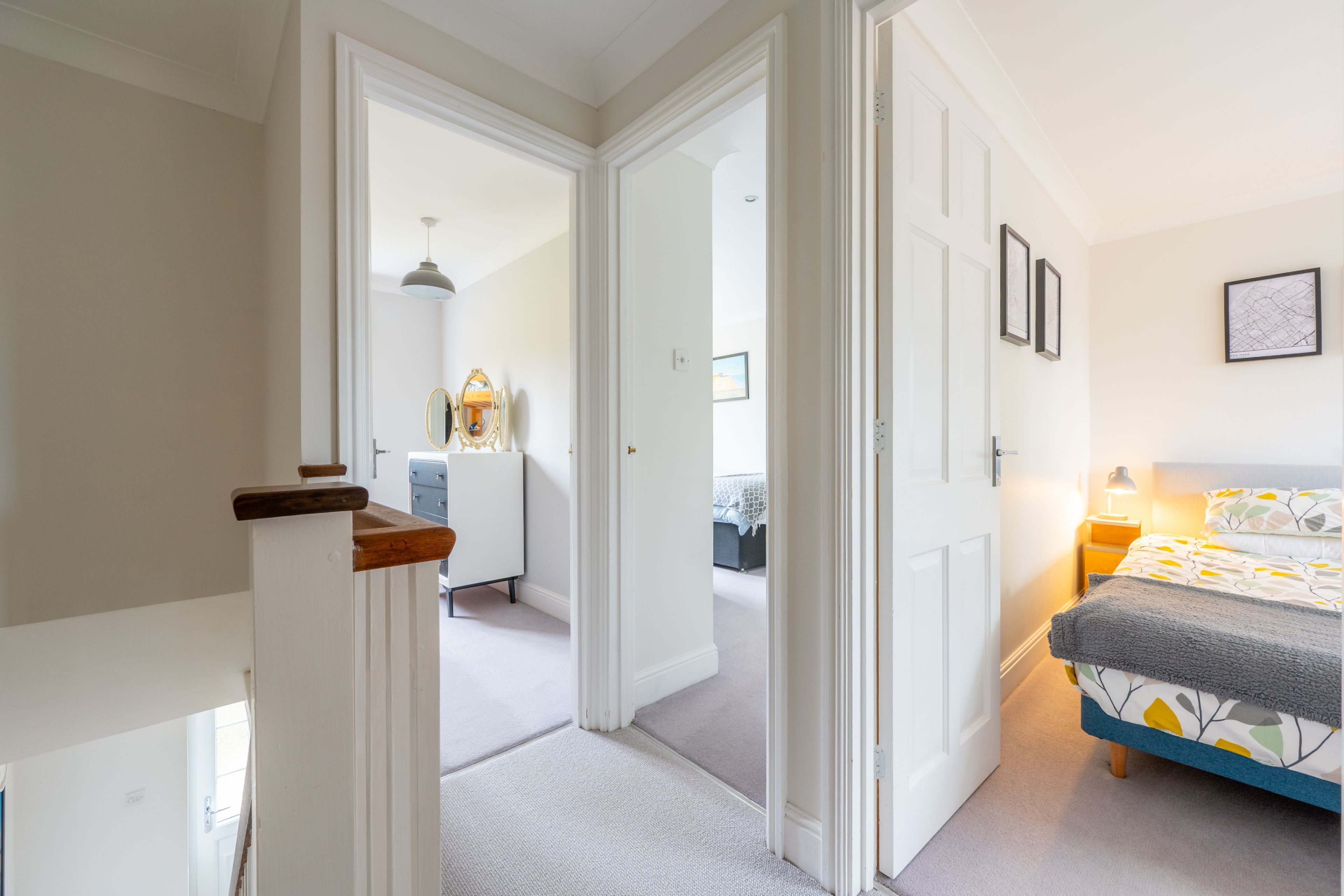 3 bedrooms, iron/ironing board, internet, bed sheets