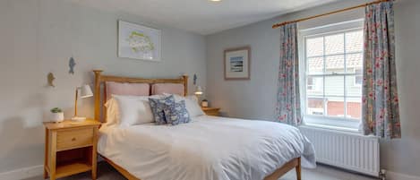 Iron/ironing board, internet, bed sheets