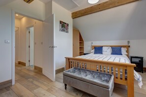 Iron/ironing board, Internet, bed sheets