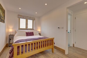2 bedrooms, iron/ironing board, Internet, bed sheets