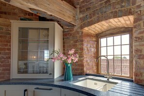 Microwave, dishwasher, coffee/tea maker