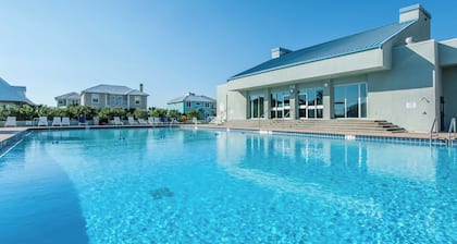 🛥️Tristan Towers 2B: Wraparound Balcony | Gulf and Sound Views | Walk to Beach