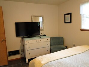 2 bedrooms, internet, bed sheets