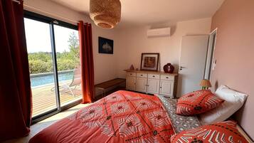 2 chambres, bureau, fer et planche Ă repasser, lit parapluie