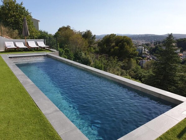 Outdoor pool, a heated pool