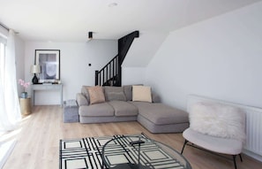 TV, fireplace, offices