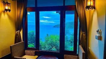 Family Room, Balcony