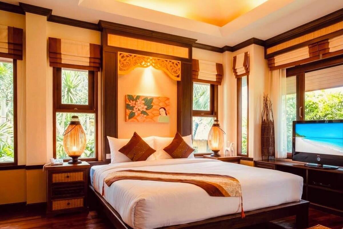 Minibar, bed sheets