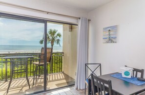 Dining - Cute 1 bedroom Oceanfront Condo- New Rental! (st. augustine)