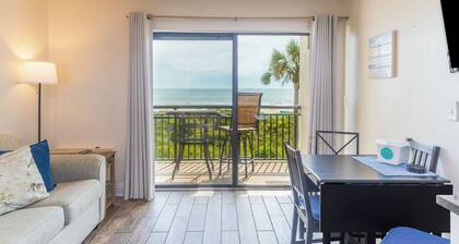 Cute 1 bedroom Oceanfront Condo- New Rental!