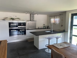 Microwave, oven, stovetop, dishwasher