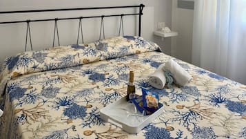 Camera Basic con letto matrimoniale o 2 letti singoli, vista giardino | Una cassaforte in camera, tende oscuranti, Wi-Fi gratuito