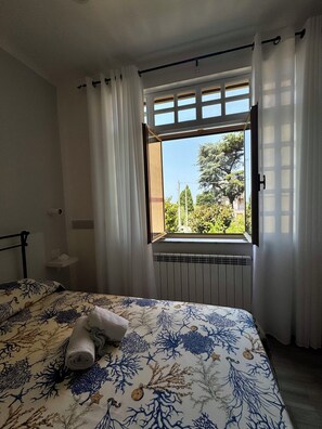 Basic Double or Twin Room, Garden View | In-room safe, blackout drapes, free WiFi - Riflesso d'azzurro (Meta)