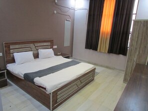 Deluxe Double Room, Garden View