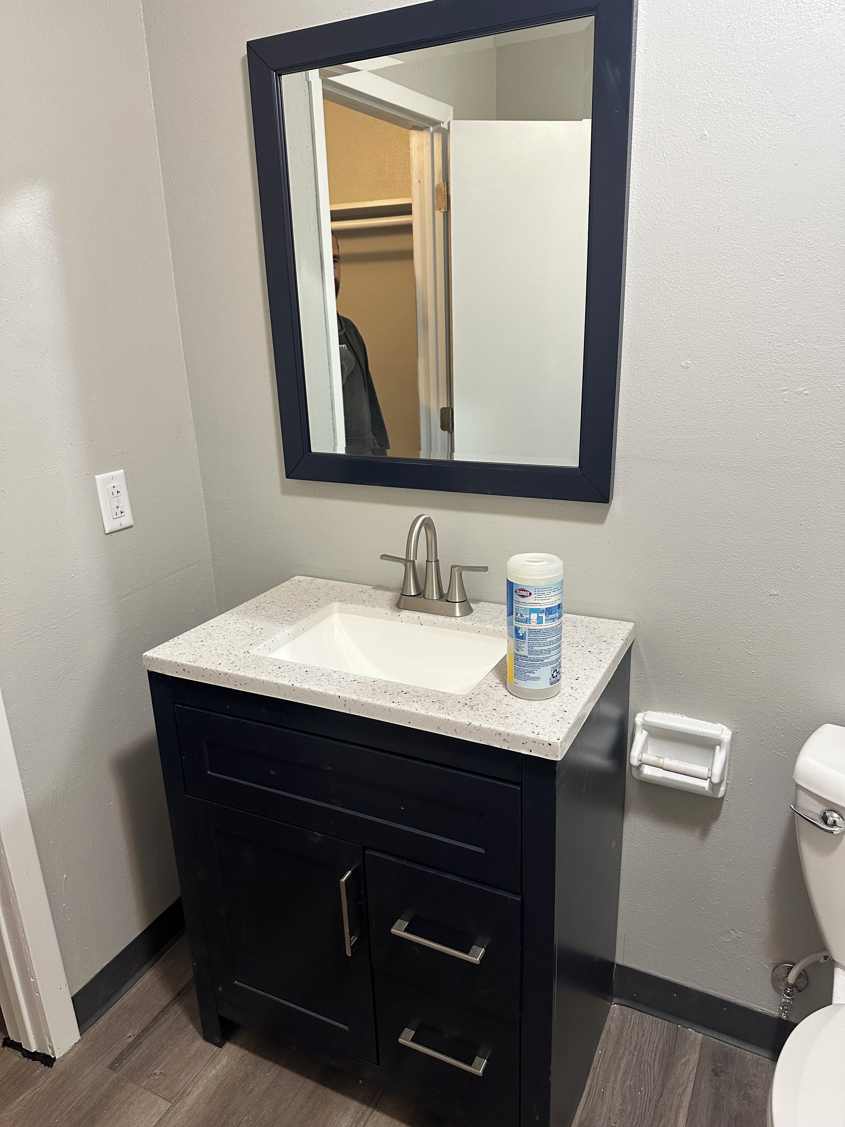 Meja kerja dan Wi-Fi gratis