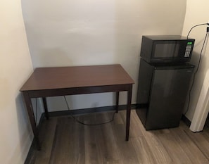 Desk, free WiFi
