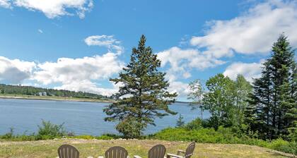 Waterfront Retreat With Stunning Views 3 Bedroom Home