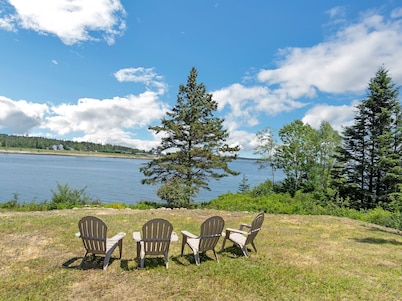 Waterfront Retreat With Stunning Views 3 Bedroom Home