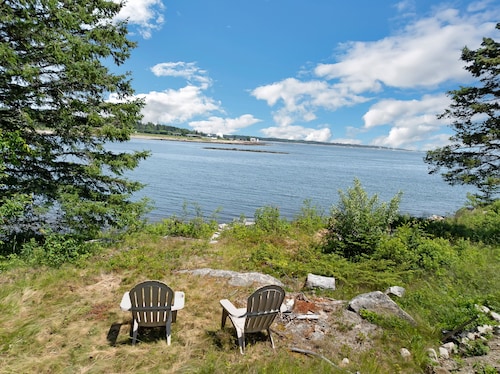 Waterfront Retreat With Stunning Views 3 Bedroom Home
