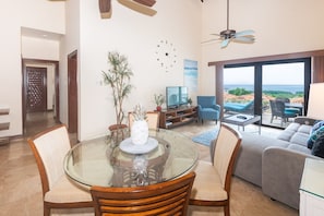 Villa, 2 Bedrooms | Living area