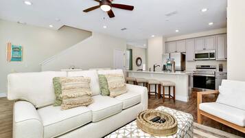 Appartement, 4 slaapkamers | Woonruimte | Smart-tv