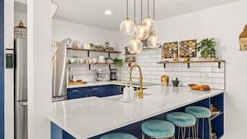 Condo, 1 quarto | Cozinha privada | Geladeira, fogão, cafeteira/chaleira